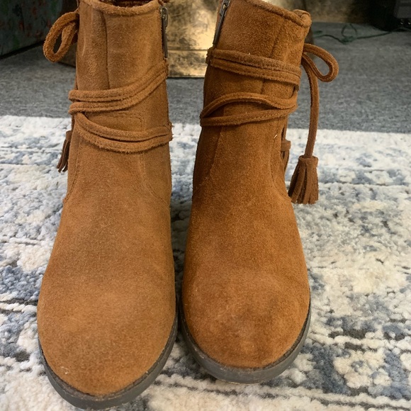 Minnetonka brown ankle bootie tassel - Picture 3 of 7